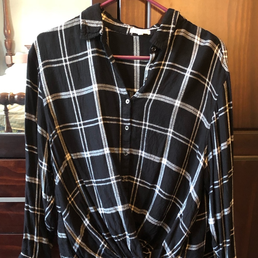 EUC Maurice’s Sz. 1x Black & White Plaid Flannel